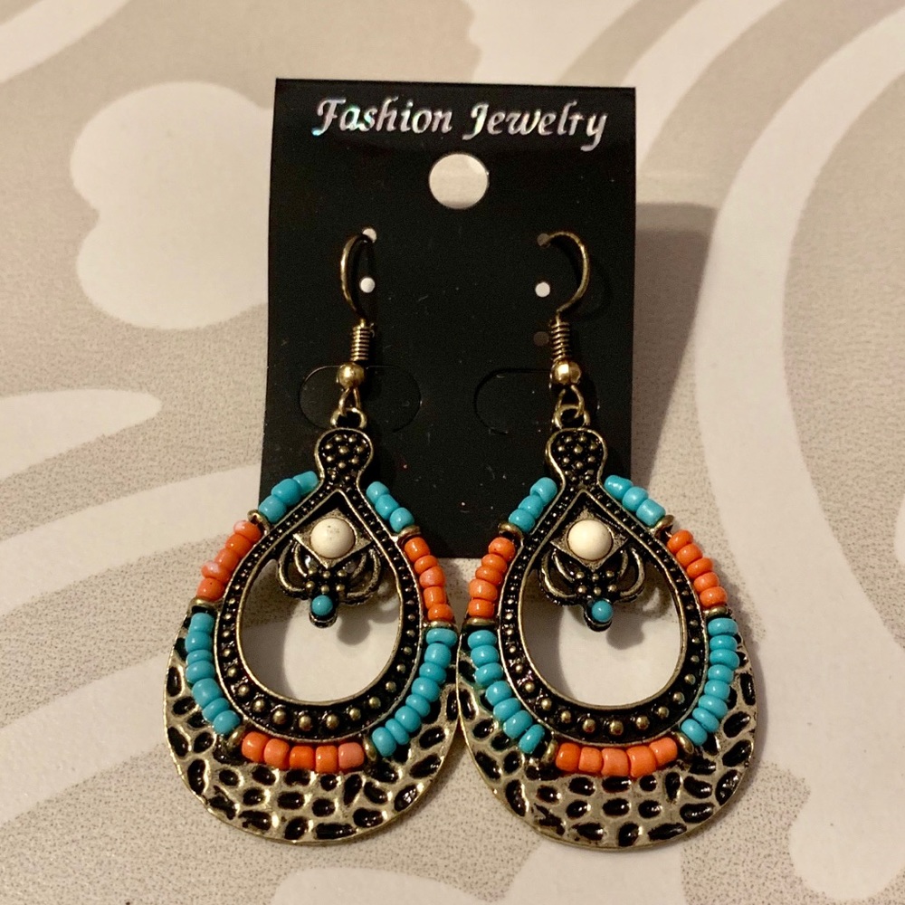 ✨NEW LISTING✨ Turquoise & Coral beaded earrings!